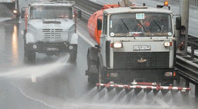 В Ростове-на-Дону коммунальные службы начали убирать городские улицы