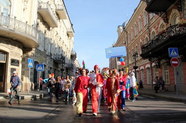 Подростков Астрахани попробуют увлечь «Уличным театром»