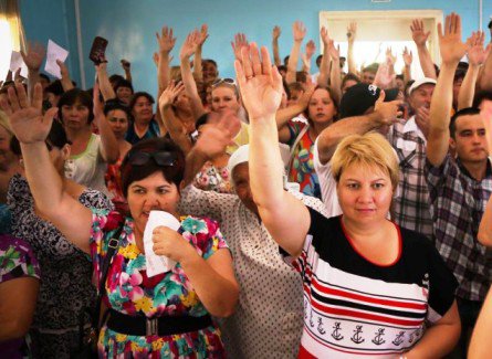 В Астраханской области бушуют страсти по поводу реорганизации школ