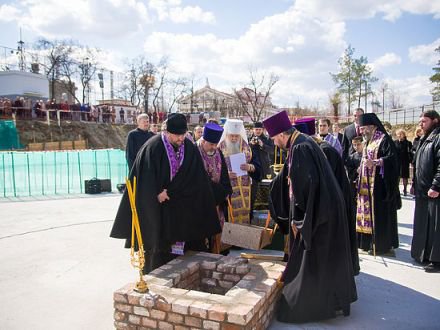 В Волгограде заложили первый камень в фундамент храма Александра Невского
