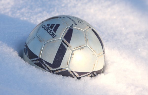 В снежный футбол сыграли в Сочи на высоте 2,05 м