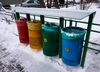 Жители Азова зарабатывают на раздельном сборе мусора