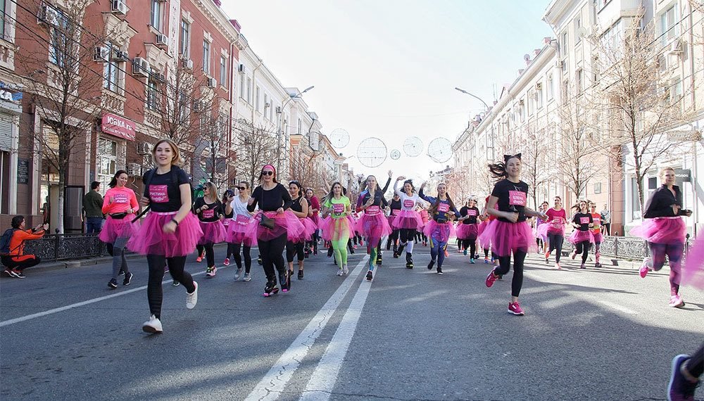 В центре Краснодара 600 девушек пробежали 3 км