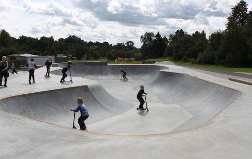 В сквере Дружбы народов Краснодара строят скейт-парк
