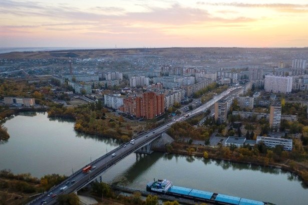 В Волгограде за две ночи отремонтировали мост ВДСК