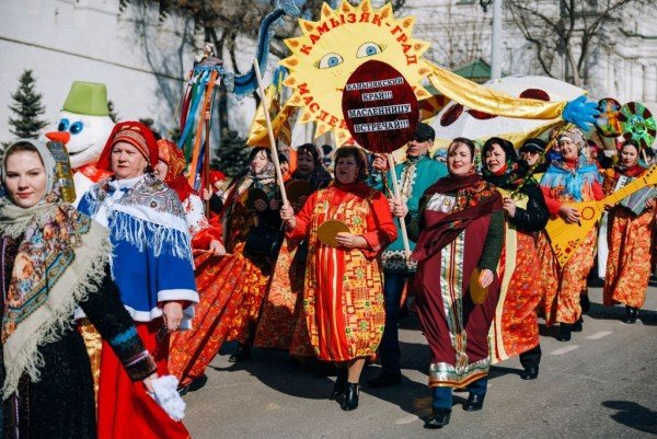 Астраханцы могут стать участниками парада «Яркая Масленица!»