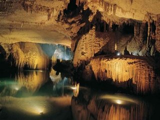 Почему следует посещать воронцовские пещеры?
