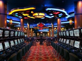 В какое казино играть онлайн выгоднее?
