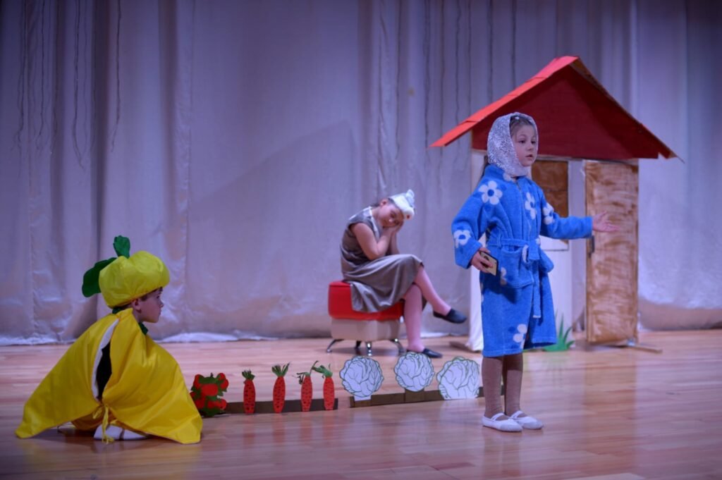 В Адыгее проходит Межрегиональный фестиваль любительских детских театральных коллективов