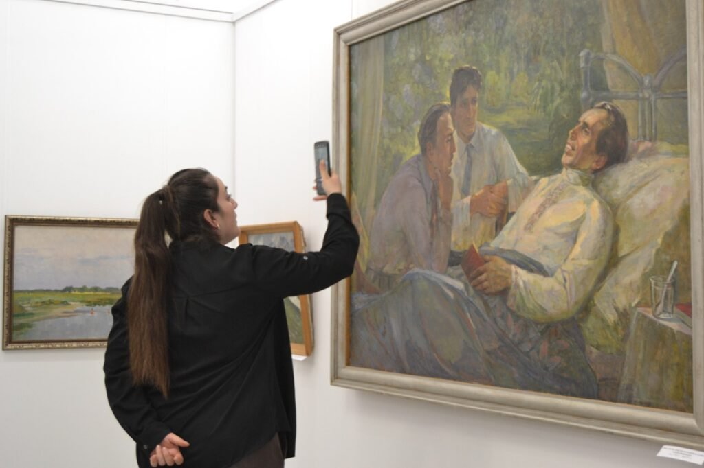 В Картинной галерее Адыгеи работает выставка Павла Амасьяна